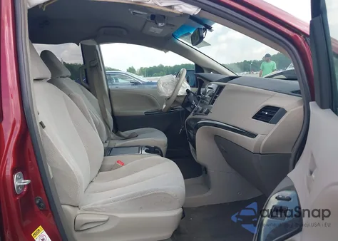 2012 Toyota Sienna Le V6 8 Passenger z USA, uszkodzony, nr VIN 5TDKK3DCXCS199052